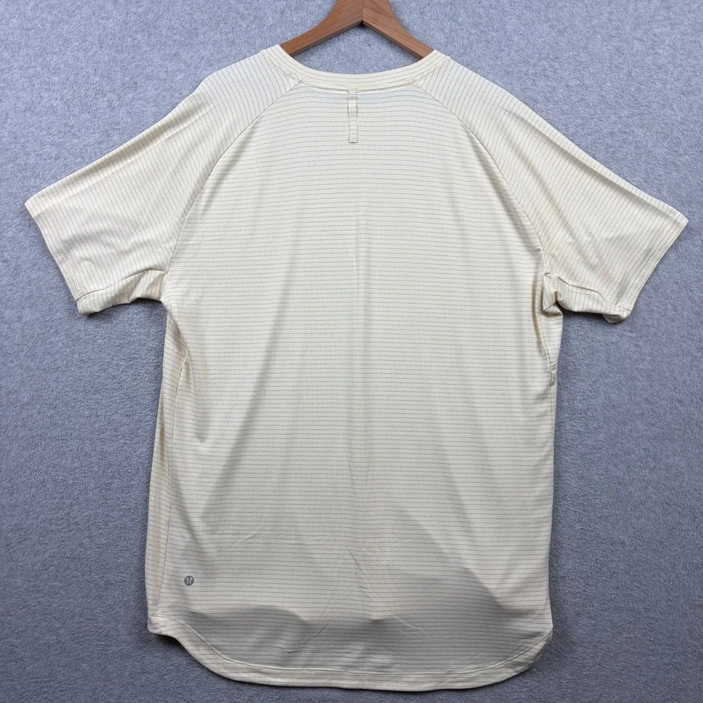 Lululemon Drysense Shirt Mens 2XL Yellow Short Sleeve Curve Hem Stretch Gym Tee